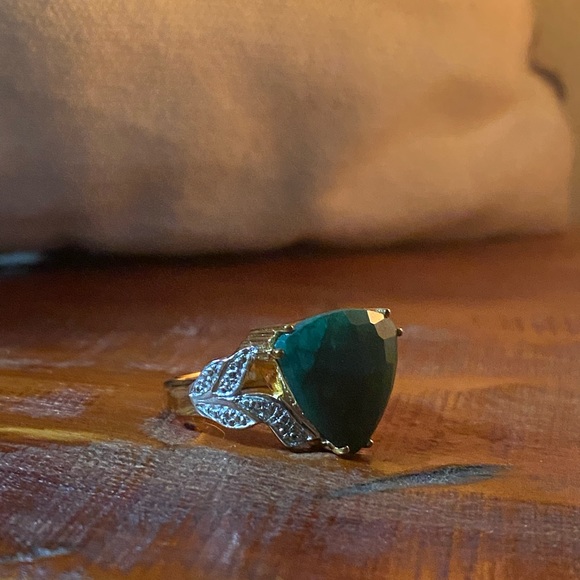 Emerald and Diamond Ring - Picture 1 of 14